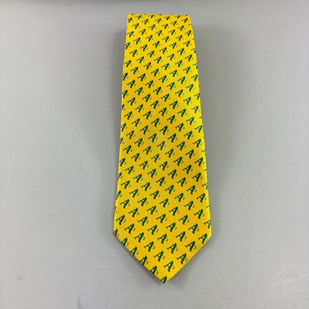 Macy's Exclusive Oakland A's Yellow / Green Men's Extra Long Men's Tie 4" x 63"